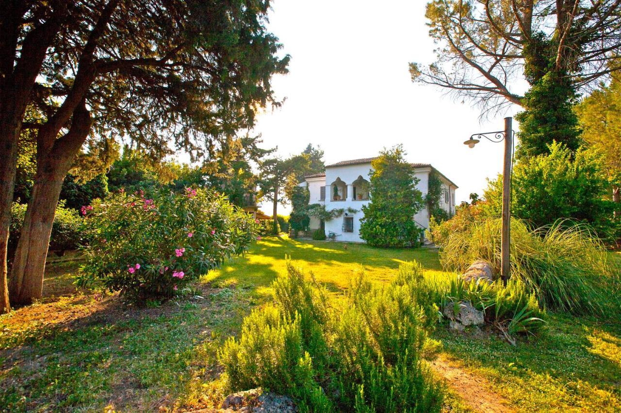 Agriturismo "Borgo Madonna Degli Angeli" - Charming Cottages In The Gardens ! Tocco da Casauria Екстер'єр фото